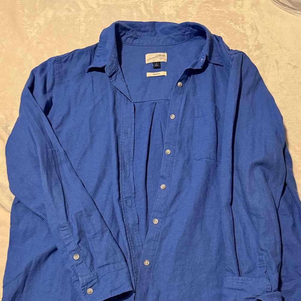 Universal Thread Men's Relaxed Fit Blue Crewneck Shirt
